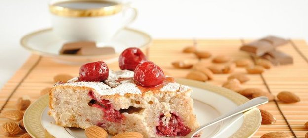 Вишневый пирог с миндалем и шоколадом (Дуэль)