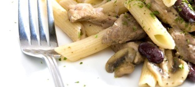 Пенне ригате со свининой и грибами в сметане