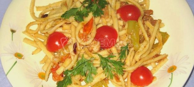 Домашняя лапша с куриной грудкой, цветной капустой и пармезаном