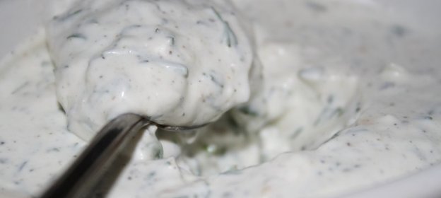 Белый соус с орехами