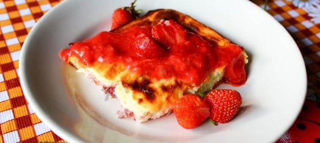 Творожная запеканка с клубникой