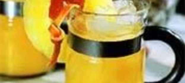 Груши под кленовым сиропом и йогуртом