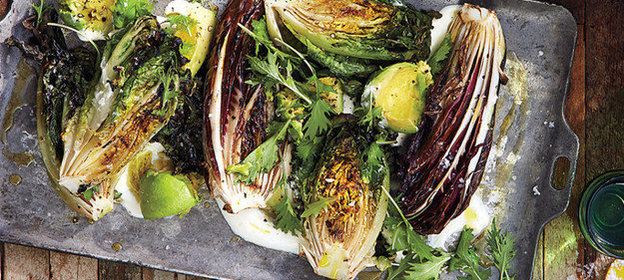 Салат-латук со сметаной и авокадо