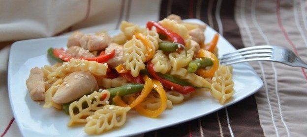 Паста-салат с куриным филе