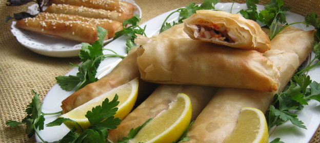 Салат в роллах и комплимент