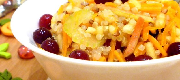 Салат витаминный, тыквенный с киноа и клюквой