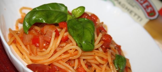 Спагетти BORGES в томатном соусе с итальянскими травами и базиликом