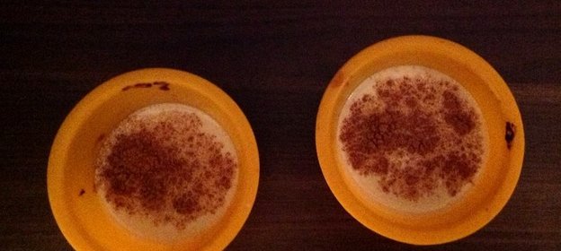 Десерт из топленого молока и корицы