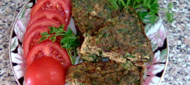 Кюкю (запеканка из зелени с орешками)