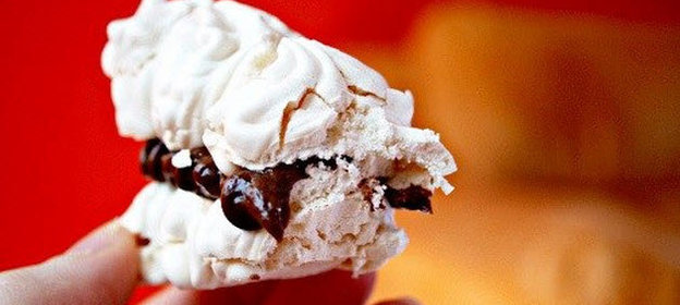 Безе с кофейной начинкой