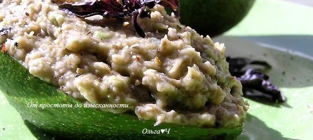 Грибной дип с авокадо и базиликом