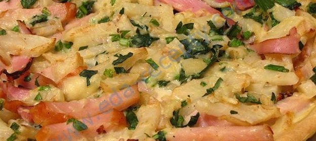 Салат из ветчины с сухариками и сельдереем