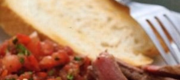 Жареные стейки с томатной сальсой