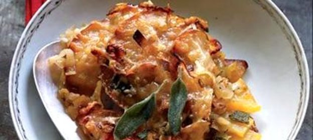 Запеканка из яблок, тыквы и лука-порея