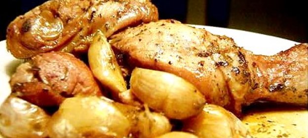 Курица, тушенная с чесноком