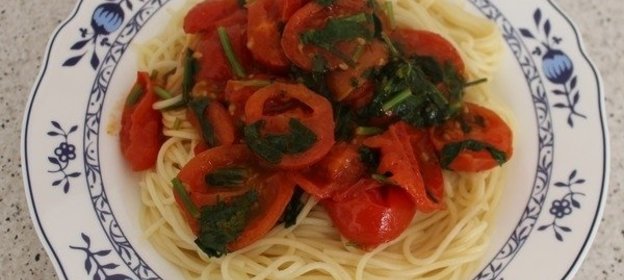 Спагетти с томатами черри