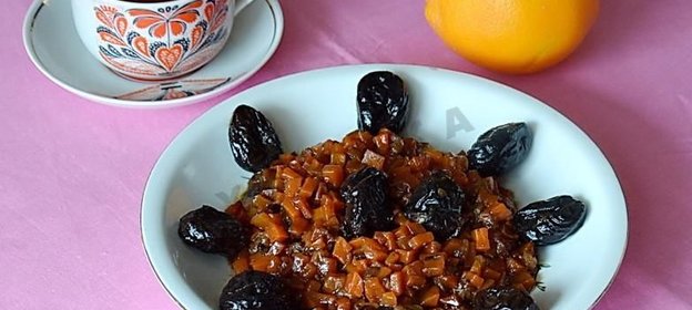 Тушеная морковь с черносливом