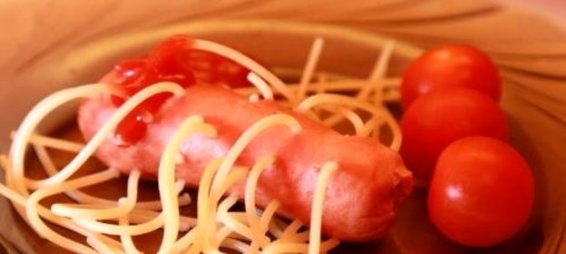 Макароны в сосисках