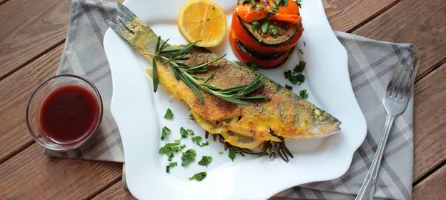 Сибас с соусом ткемали и овощами гриль