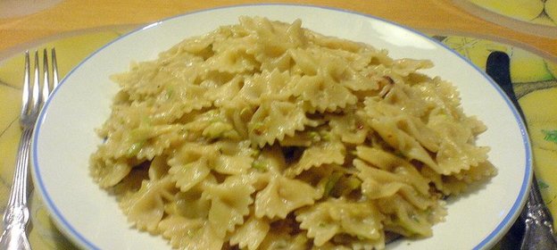 Салат из копченых окорочков