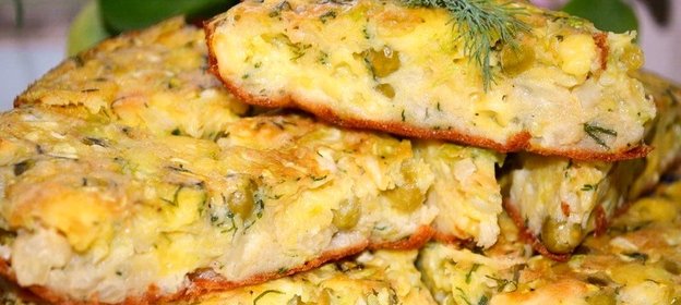 Капустная запеканка с сыром и зеленым горошком