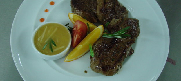 свиные миньоны с имбирным соусом