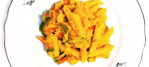 Пенне с тыквой, овощами и креветками