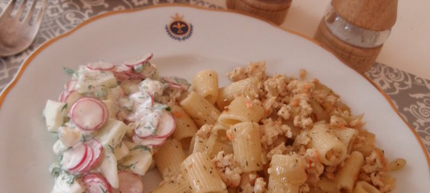 Паста с куриным фаршем и фрикадельки