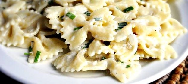Паста со сливочно-луковым соусом