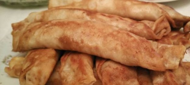 Лепешки с ягодами и сметаной