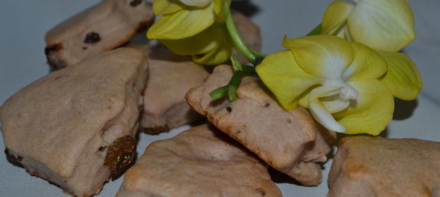 Печенье на красном вине с изюмом