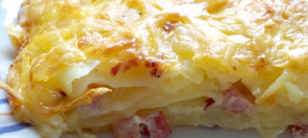 Картофельная запеканка с копчёным окороком (без майонеза)