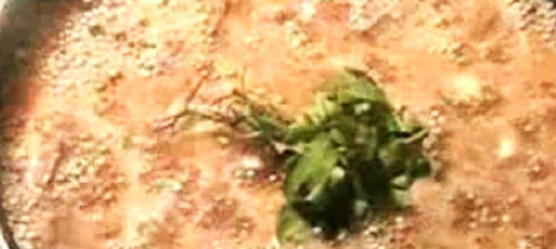 Салат из моркови и грецких орехов.