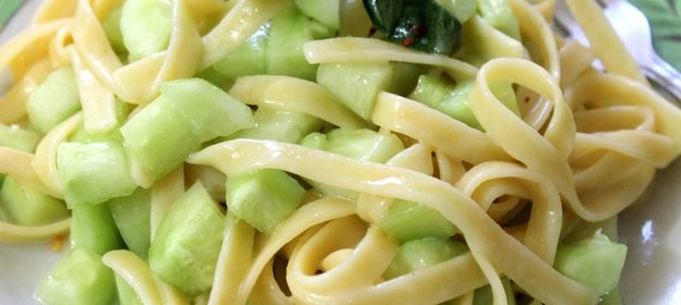 Макароны с огурцами