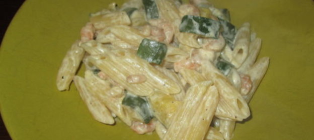 Паста с цуккини, креветками и сливками