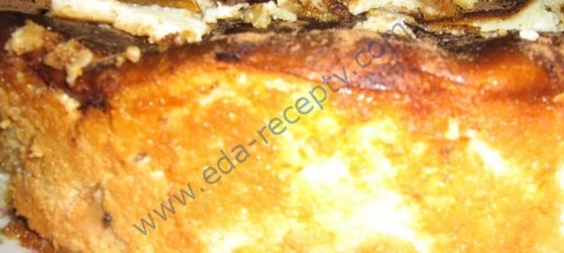 Запеканка творожная с яблоком и изюмом