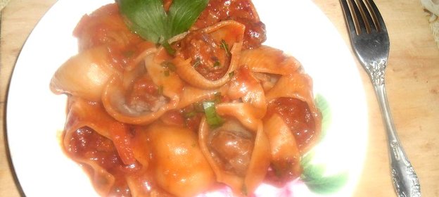 Фаршированные макароны в томатном соусе