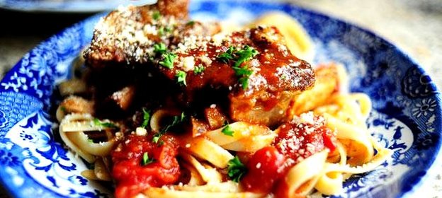 Говяжьи ребрышки в томатном соусе