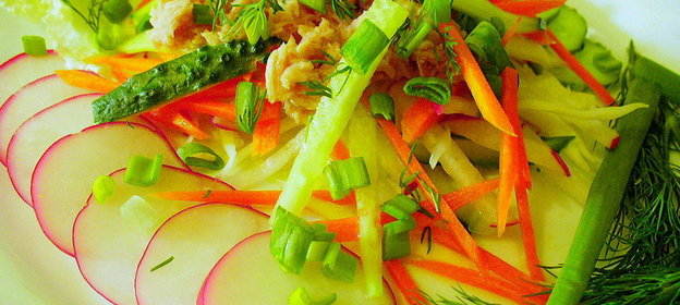 Салат Фантазия(тунец и овощи)