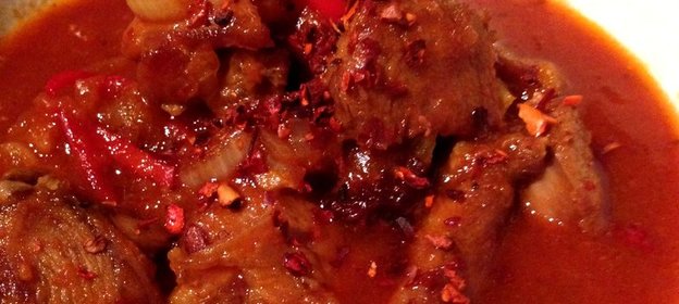 Гуляш из индейки с абрикосами