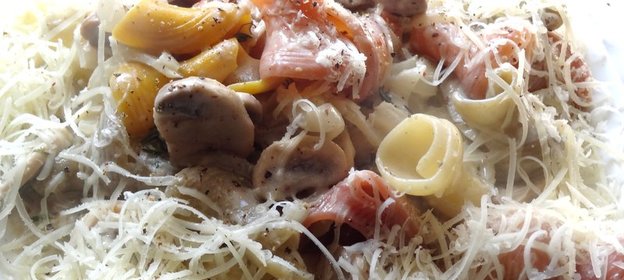 Паста кампанеллe с грибами в соусе из рокфора