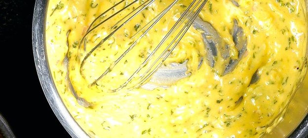 Сливочный соус а‑ля беарнез с кинзой