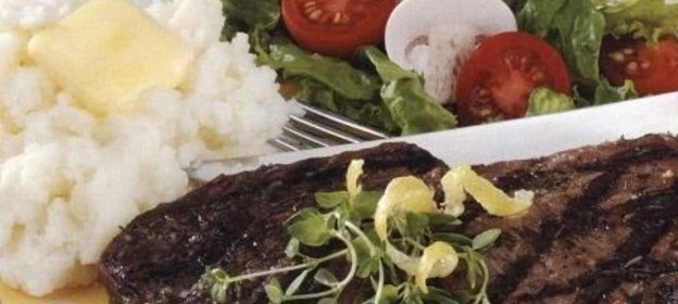 Говяжьи стейки, приготовленные на гриле