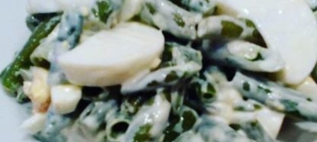 Пряный фасолевый салат с сыром