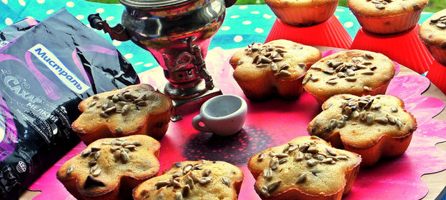 Нежные кексы с шоколадом,финиками и семечками