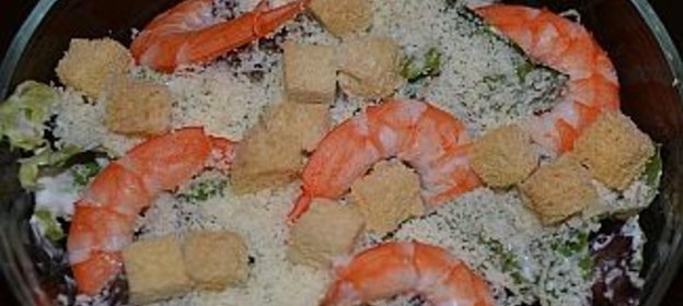 Салат Цезарь с креветками