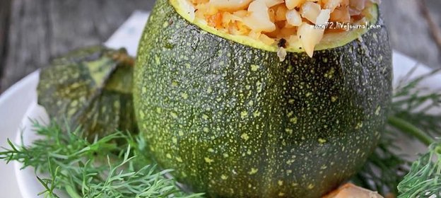 Цукини, начиненные булгуром и макадамией