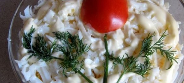 Салат с кислым молоком из помидоров