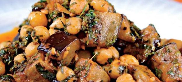 Пикантный салат из баклажанов и нута