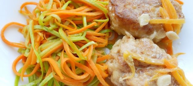 Котлеты из кролика с овощными спагетти